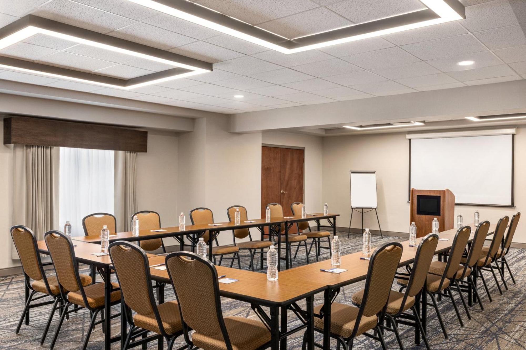Holiday Inn Express Hotel & Suites Indianapolis W - Airport Area By Ihg Eksteriør bilde