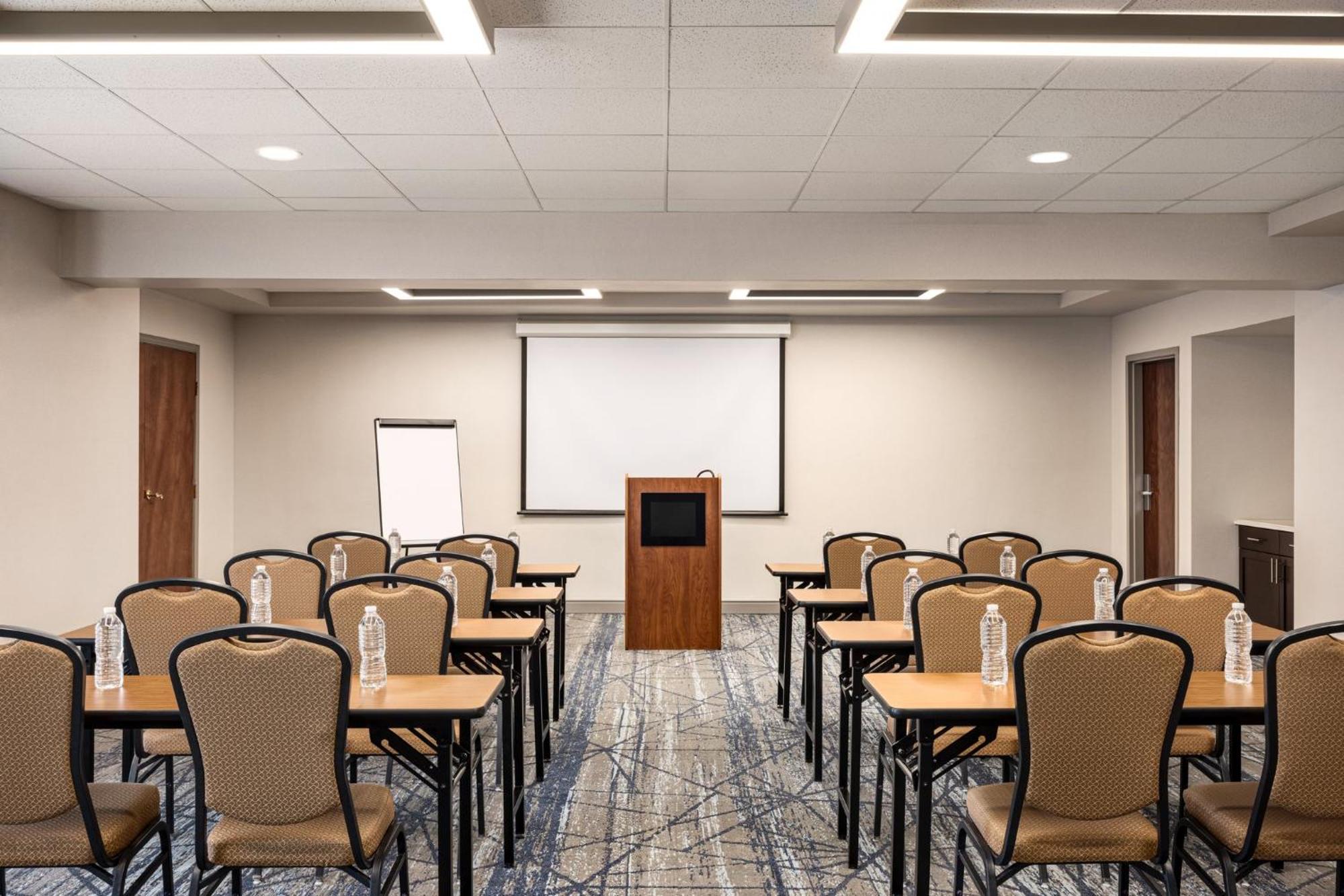 Holiday Inn Express Hotel & Suites Indianapolis W - Airport Area By Ihg Eksteriør bilde